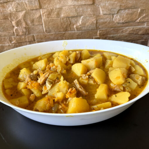 Картопля тушена з курячим м'ясом